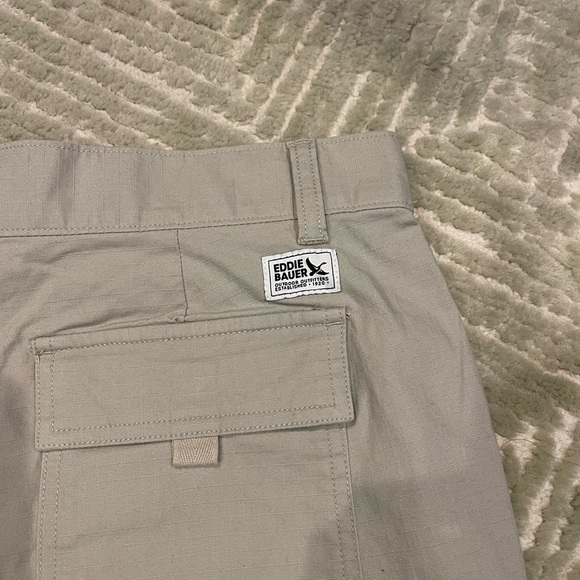 Eddie Bauer Women’s khaki active wear pants size 10 - Picture 4 of 5